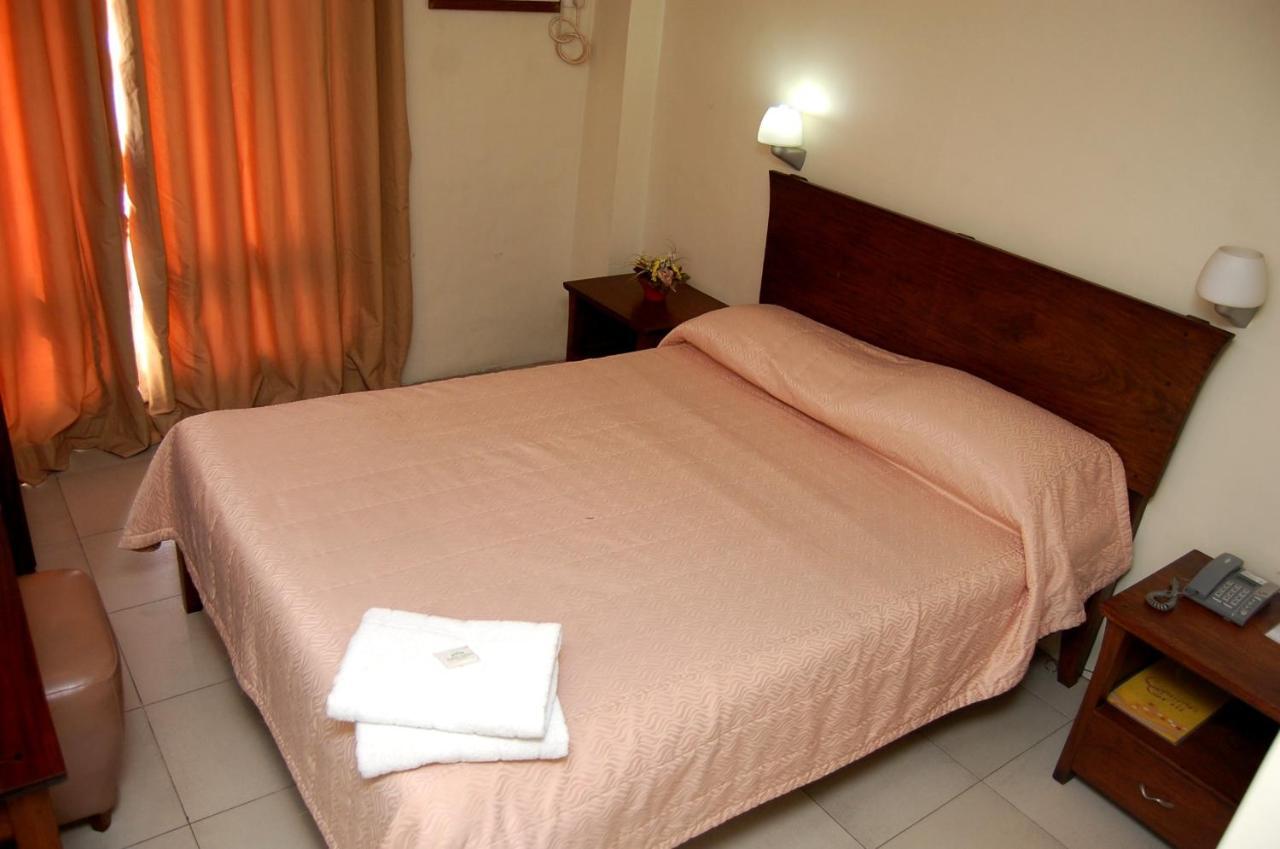 Isabel Suites Laoag Phòng bức ảnh